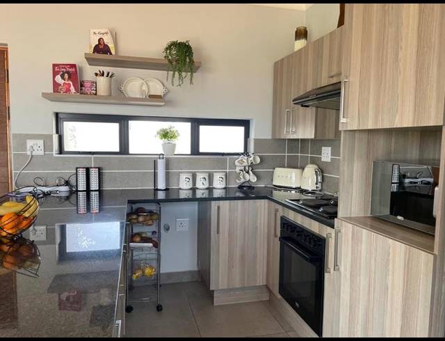 3 BEDROOM HOUSE FOR SALE IN THATCHFIELD